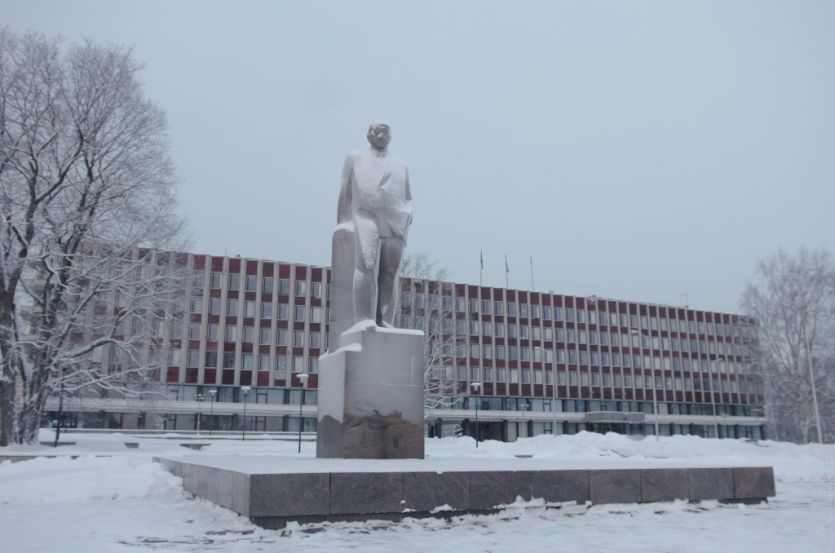Памятник Куусинену О. В. Памятник Куусинену О. В.