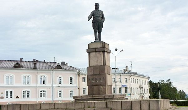 Памятник С. М. Кирову Памятник С. М. Кирову