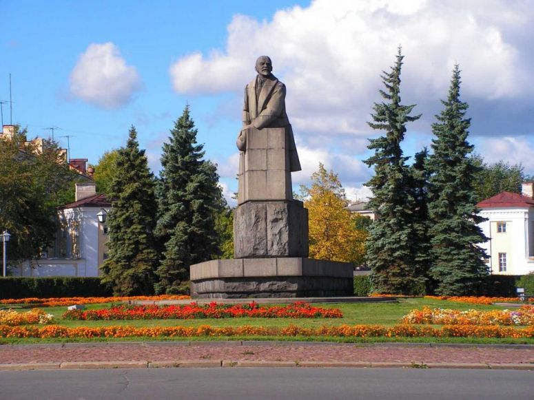 Памятник В. И. Ленину Памятник В. И. Ленину
