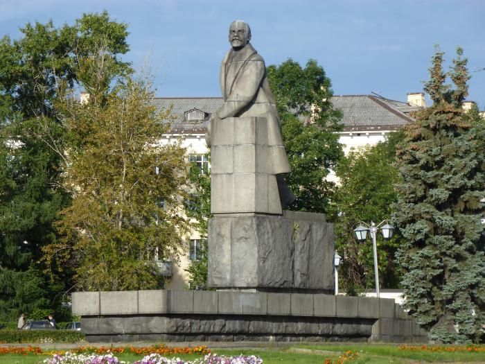Памятник В. И. Ленину Памятник В. И. Ленину