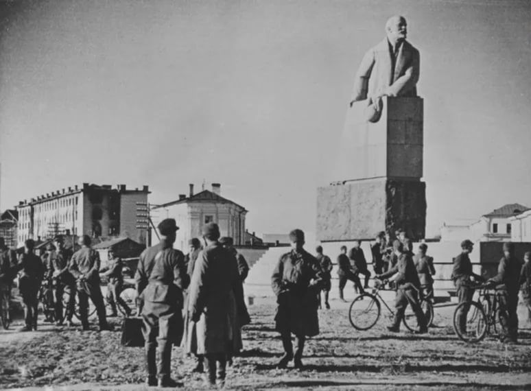 Памятник В. И. Ленину Памятник В. И. Ленину