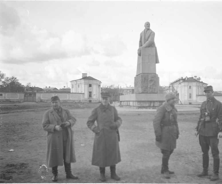 Памятник В. И. Ленину Памятник В. И. Ленину