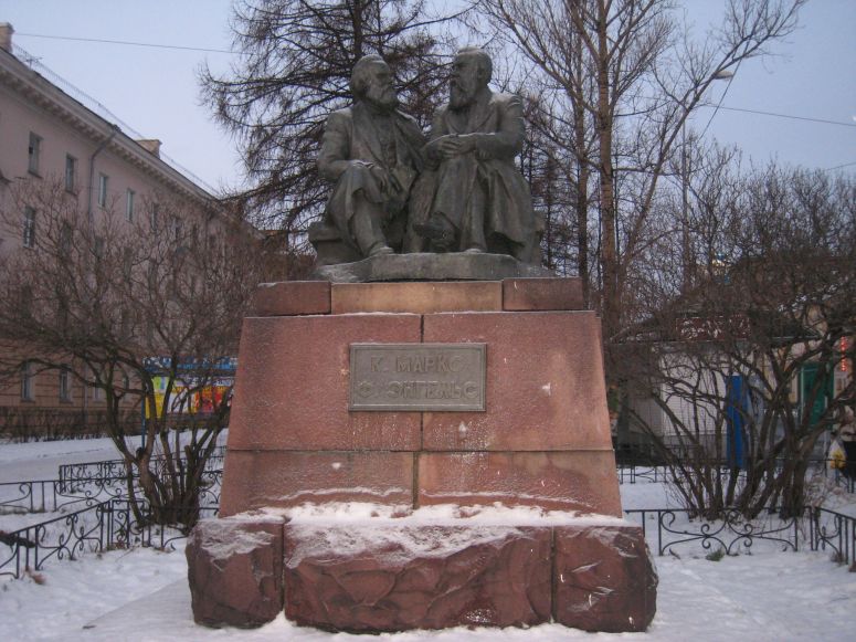 Памятник К. Марксу и Ф. Энгельсу Памятник К. Марксу и Ф. Энгельсу