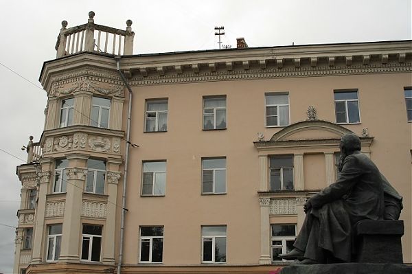 Памятник К. Марксу и Ф. Энгельсу Памятник К. Марксу и Ф. Энгельсу