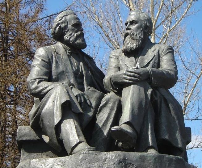 Памятник К. Марксу и Ф. Энгельсу Памятник К. Марксу и Ф. Энгельсу